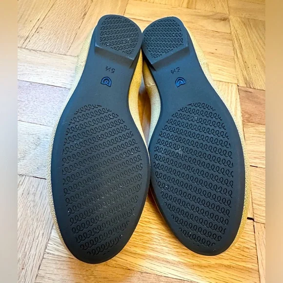 Rothy’s Ballet Flat Beige and Black | Size 5.5 - Picture 5 of 5